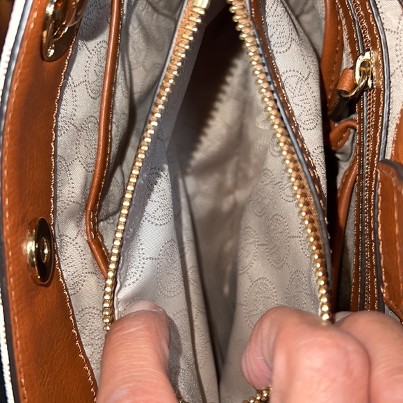 Michael Kors Cynthia Bag (Small) - Picture 14 of 17